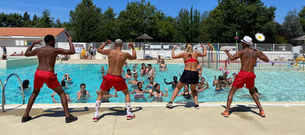 Animation piscine au camping Le Pipiou